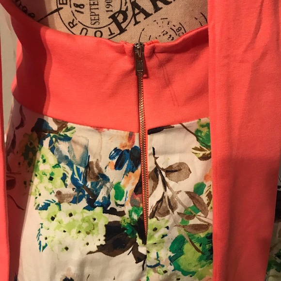 Beautiful halter top open back dress - Picture 3 of 8